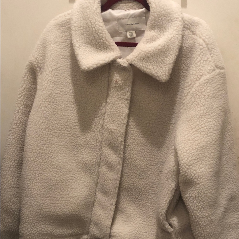 Autumn 🍂 Calvin Klein Jeans White Teddy Jacket perfect for the Fall weather
